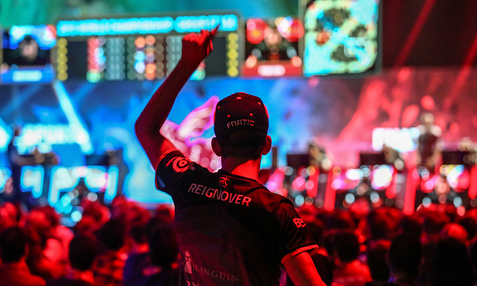 小奶油瑞兹中路压制TES两连胜，野辅联动团队运营掌控全局