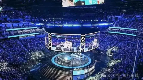 网红骑马闯入生态保护区，生态保护区违规行为曝光，破坏生态环境引发众怒，网红账号被封禁彰显网络平台零容忍政策